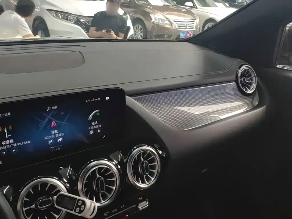 Mercedes-Benz GLA — фото 8