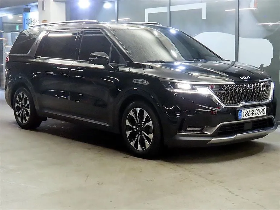 Kia Carnival — фото 1