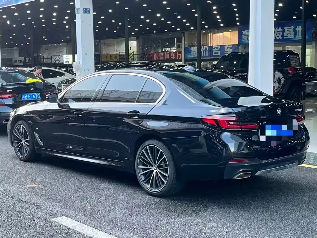 BMW 5 Series — фото 5