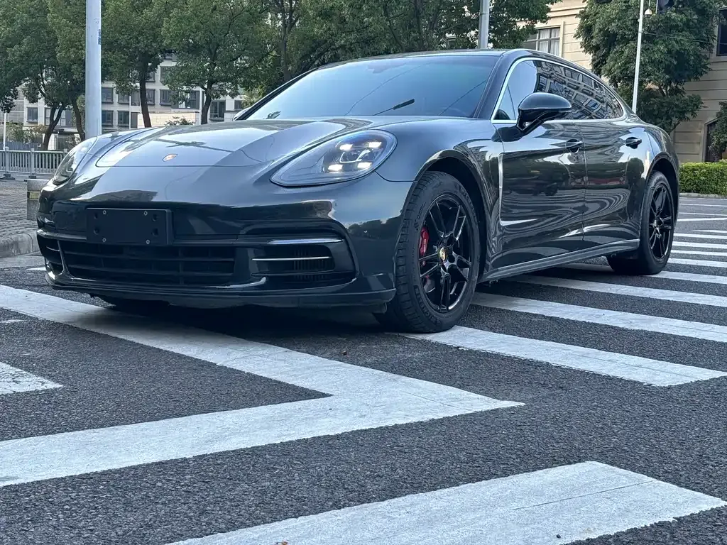 Porsche Panamera — фото 1