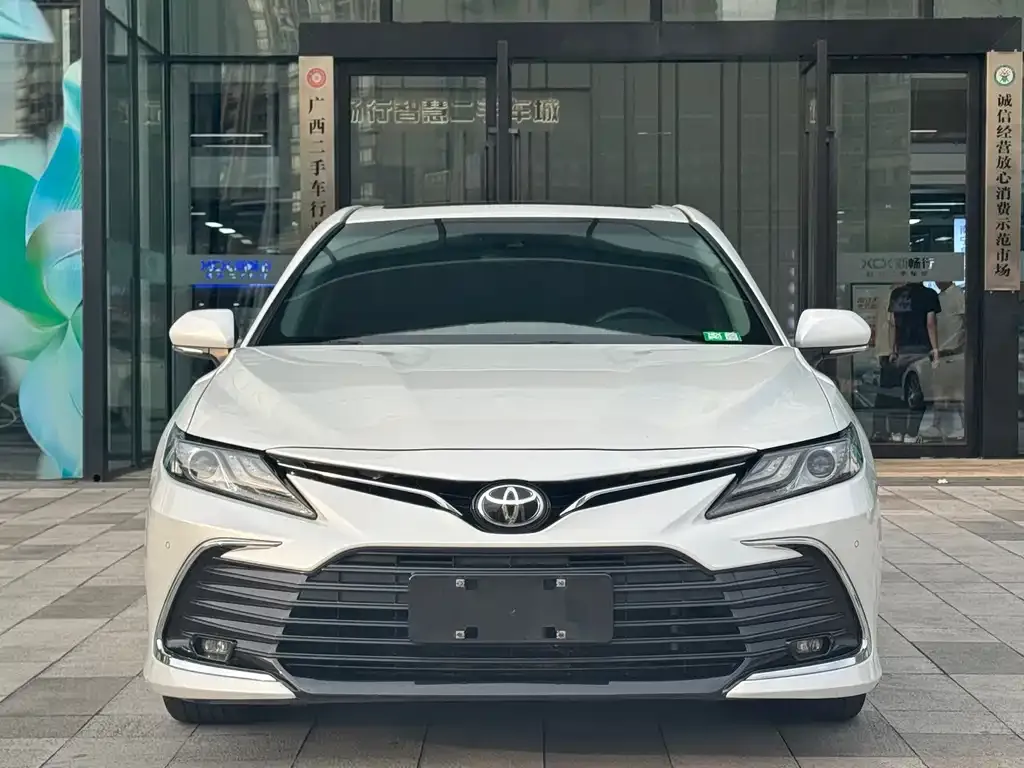 Toyota Camry — фото 5