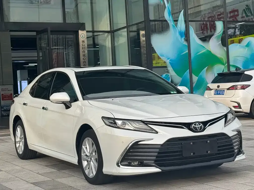Toyota Camry — фото 4