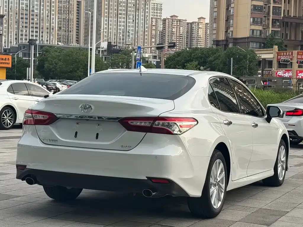 Toyota Camry — фото 9