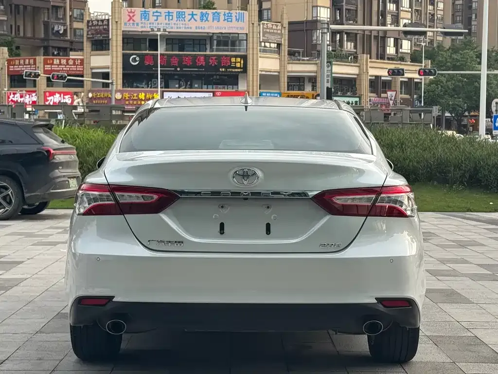Toyota Camry — фото 8