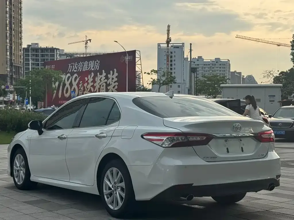 Toyota Camry — фото 6