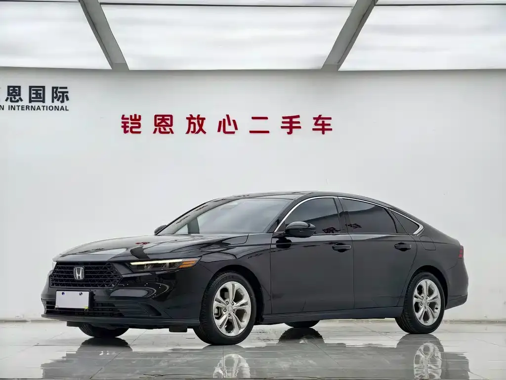 Honda Accord — фото 1