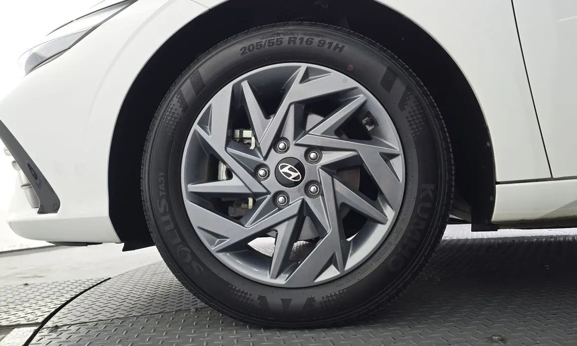 Hyundai AVANTE — фото 3