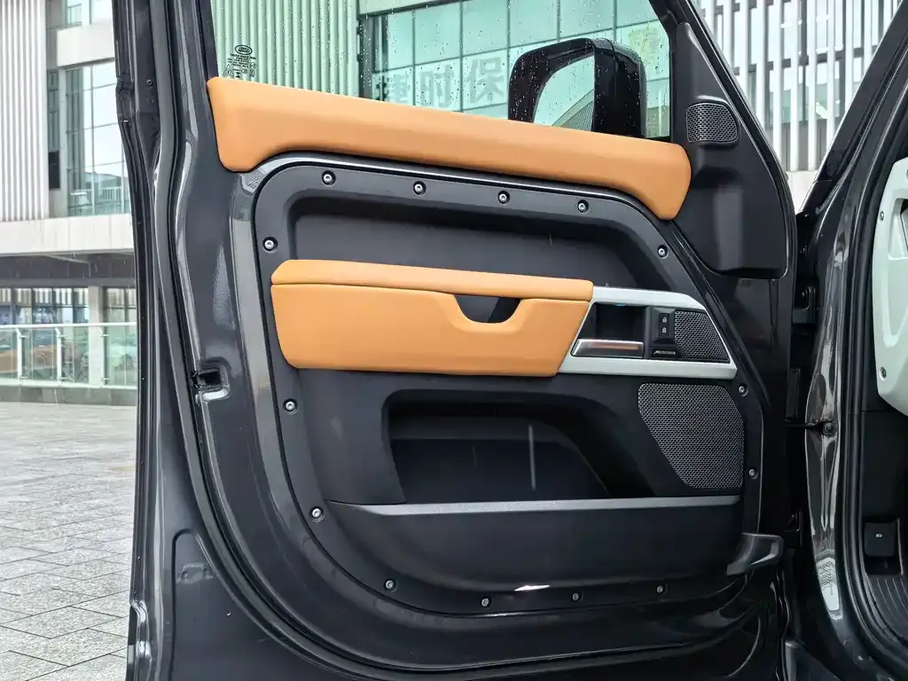 Land Rover Defender — фото 4