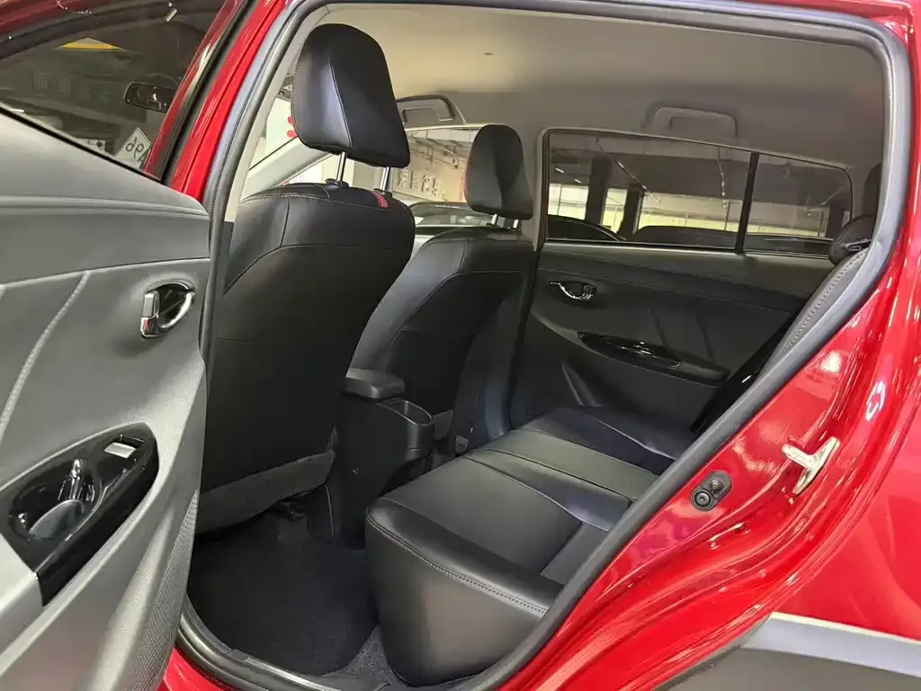 Toyota Yaris L — фото 4