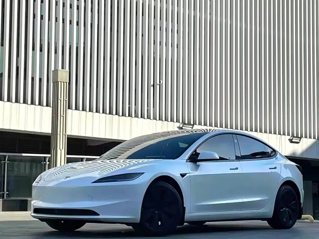 Tesla Model 3 — фото 1
