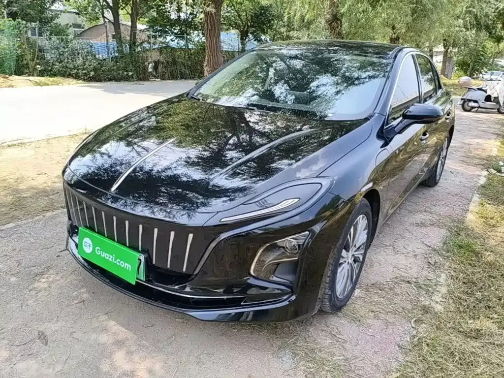 Hongqi E-QM5 — фото 1