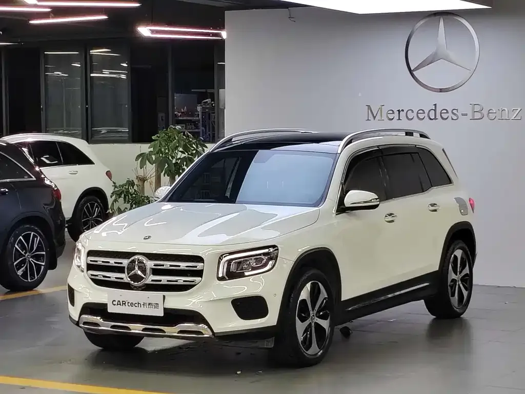 Mercedes-Benz GLB — фото 1