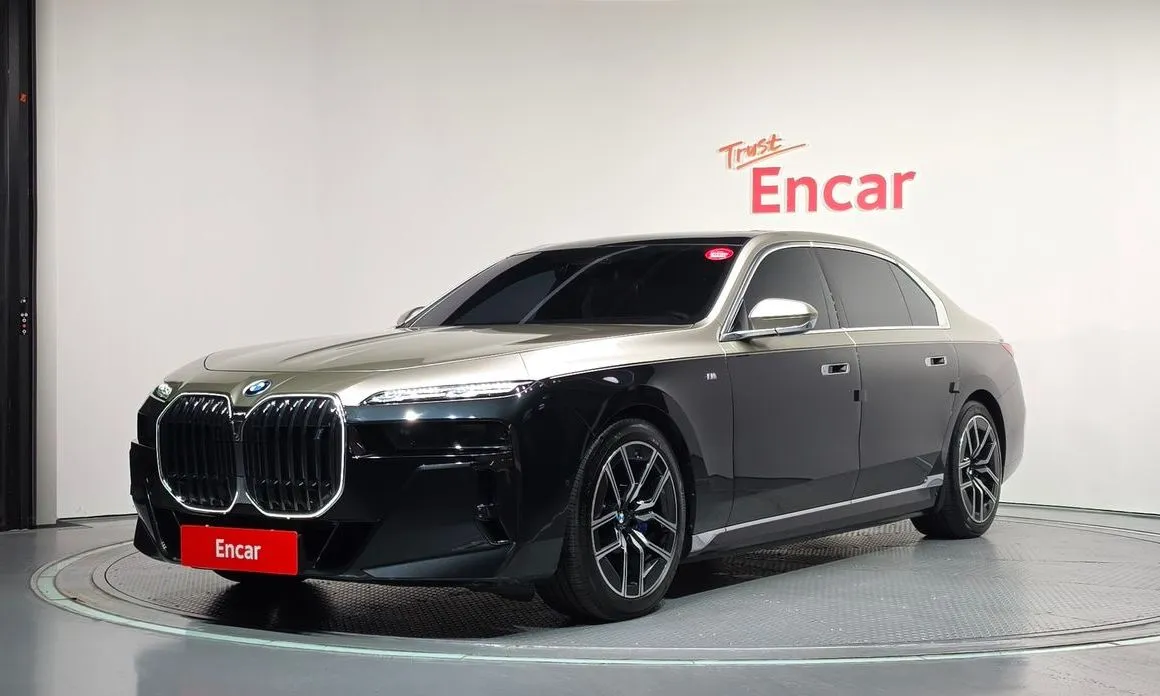 BMW i7 — фото 1