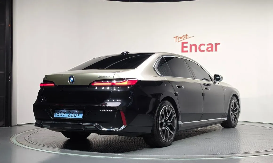 BMW i7 — фото 2