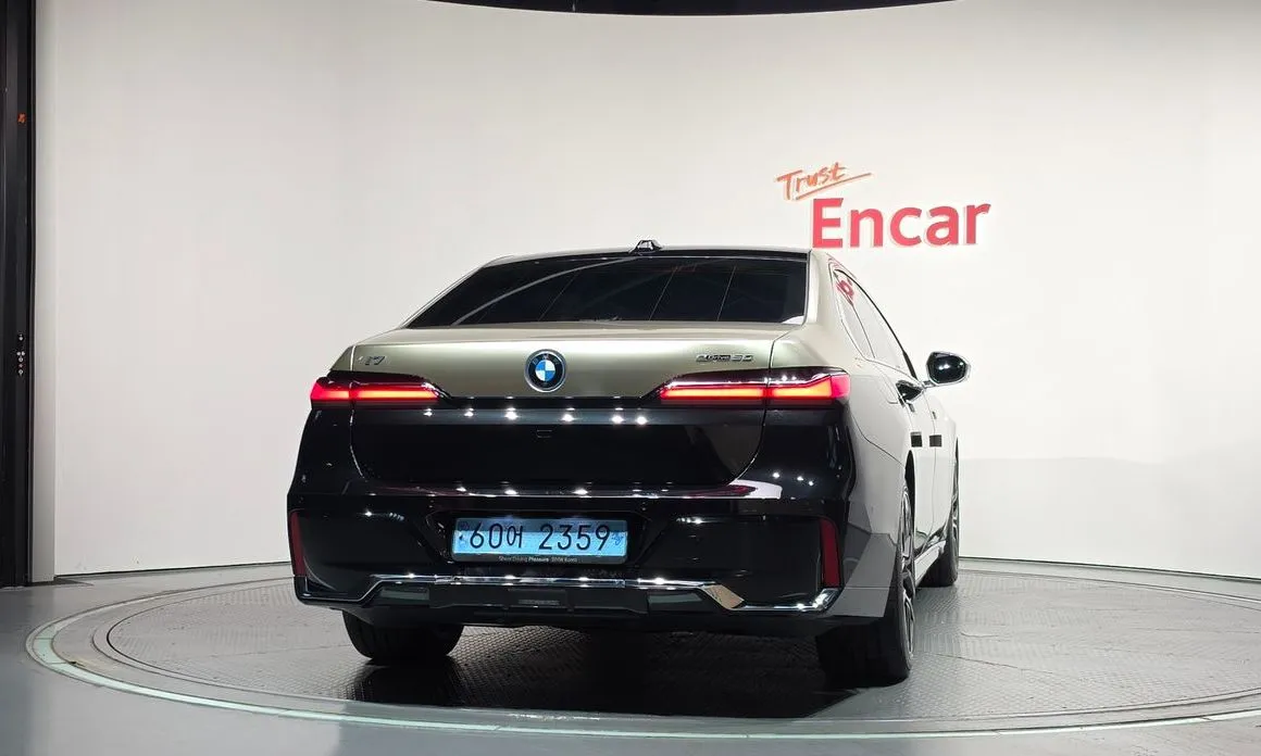 BMW i7 — фото 8