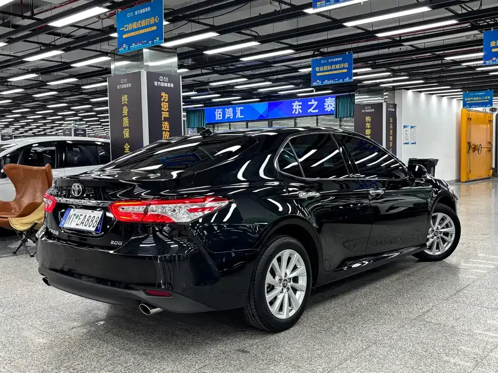 Toyota Camry — фото 6