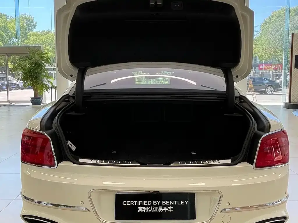 Bentley Flying Spur PHEV — фото 4