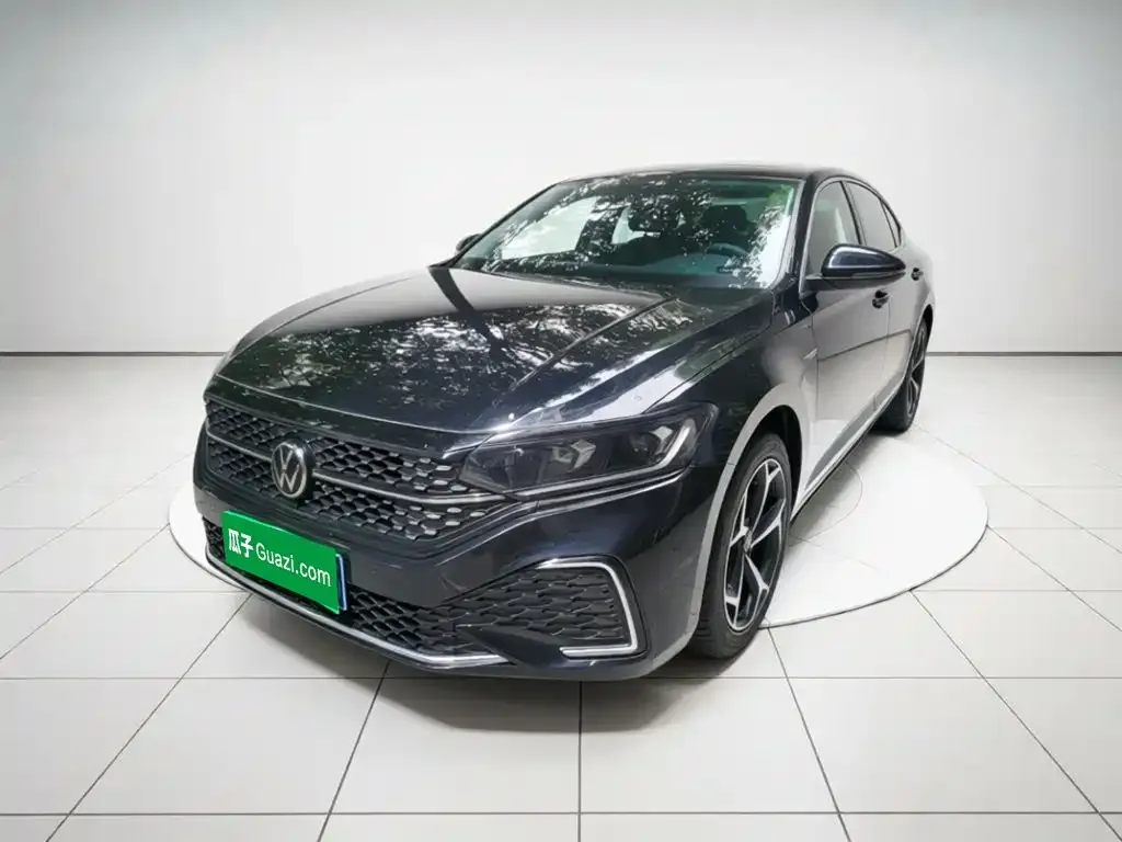 Volkswagen Passat — фото 1