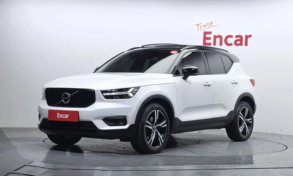 Volvo XC40 — фото 1