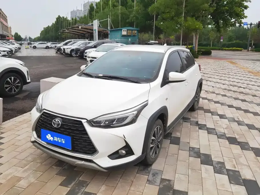 Toyota Yaris L — фото 1