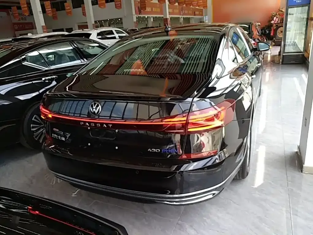 Volkswagen Passat PHEV — фото 8