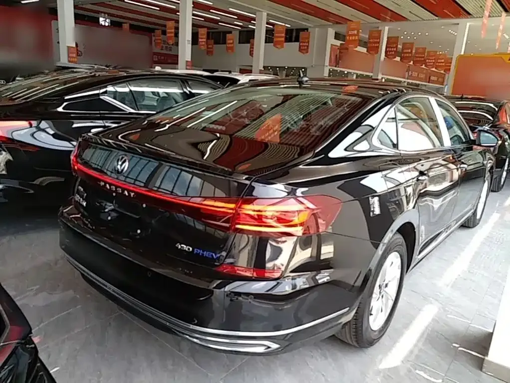 Volkswagen Passat PHEV — фото 10