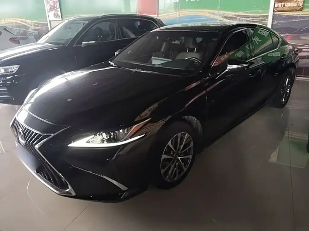 Lexus ES — фото 1