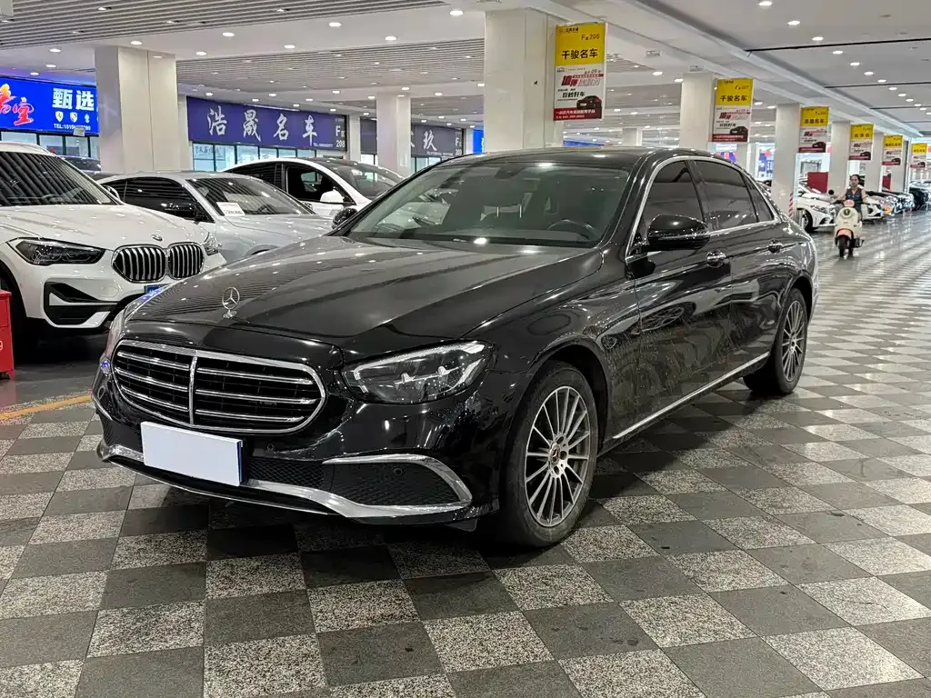 Mercedes-Benz E-Class — фото 1