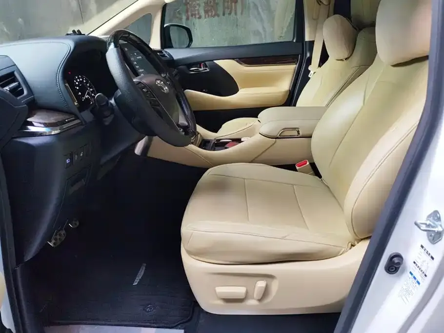 Toyota Alphard — фото 2