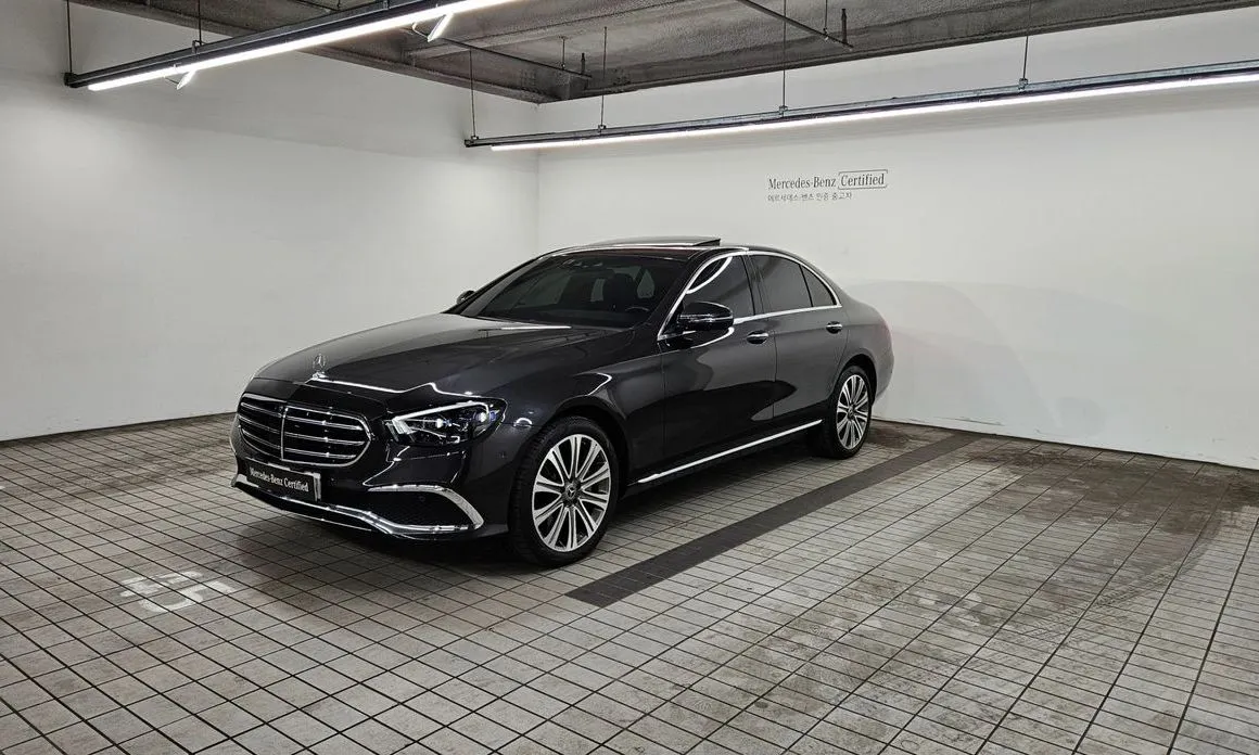 Mercedes-Benz E-Class — фото 1