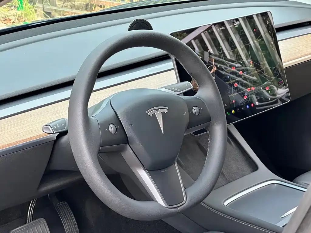 Tesla Model 3 — фото 3