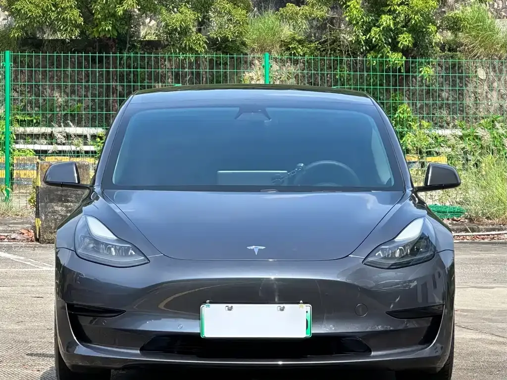 Tesla Model 3 — фото 10