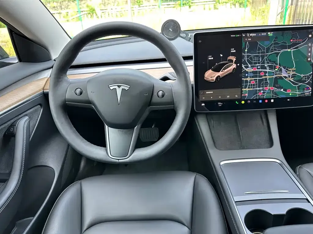 Tesla Model 3 — фото 7