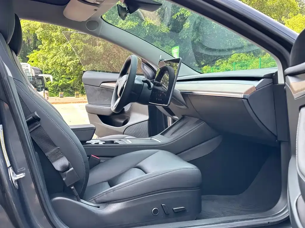 Tesla Model 3 — фото 4