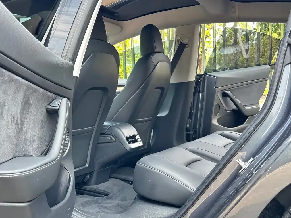 Tesla Model 3 — фото 8