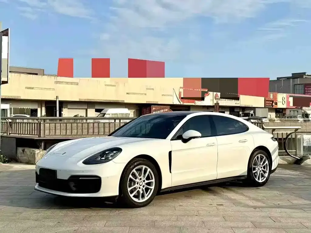 Porsche Panamera — фото 1