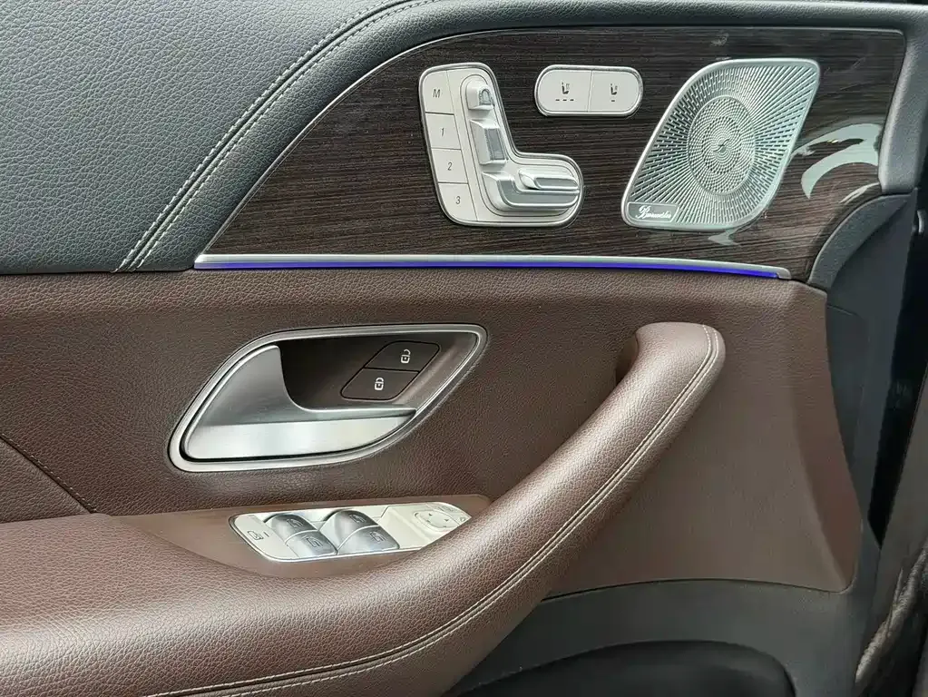 Mercedes-Benz GLS — фото 10