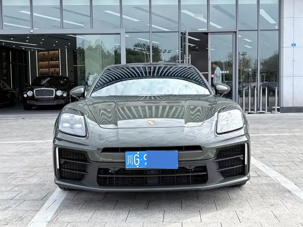 Porsche Panamera — фото 1