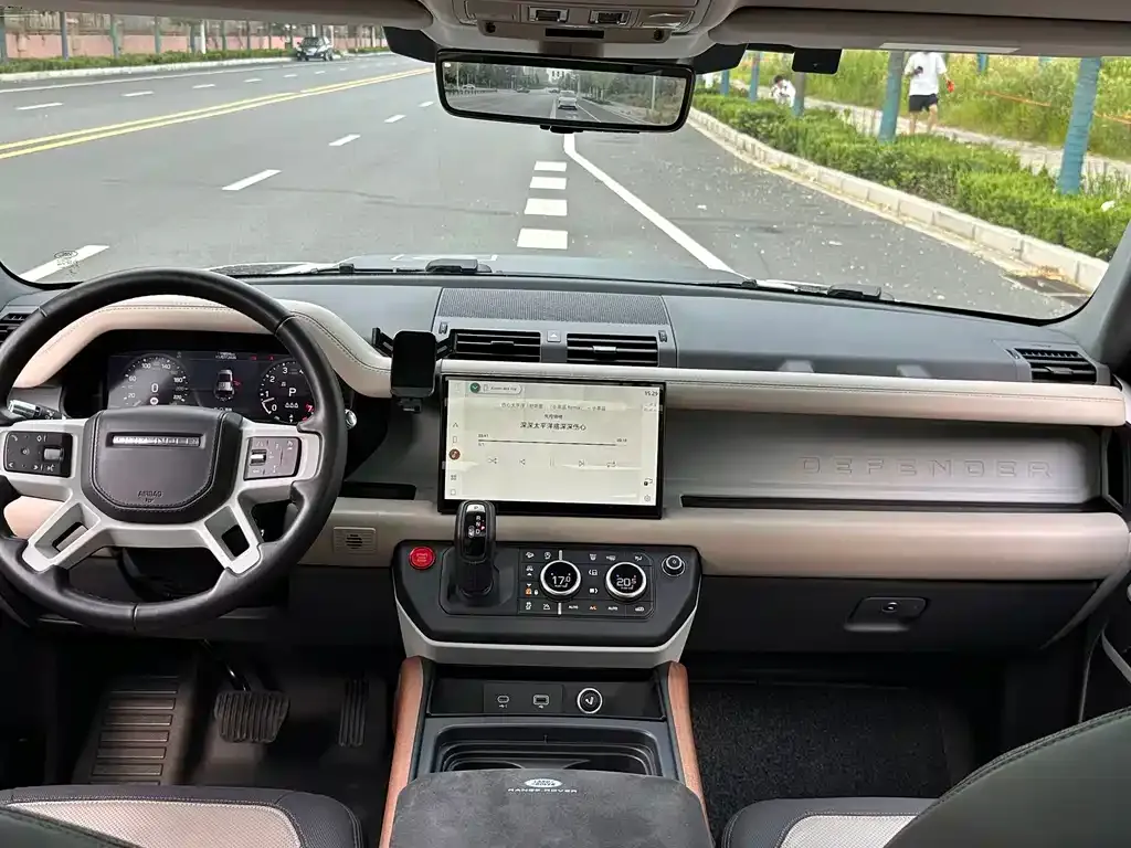 Land Rover Defender — фото 10