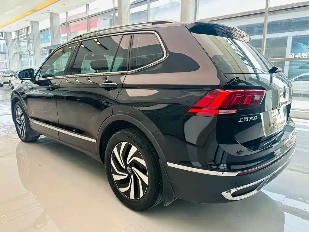 Volkswagen Tiguan L — фото 6