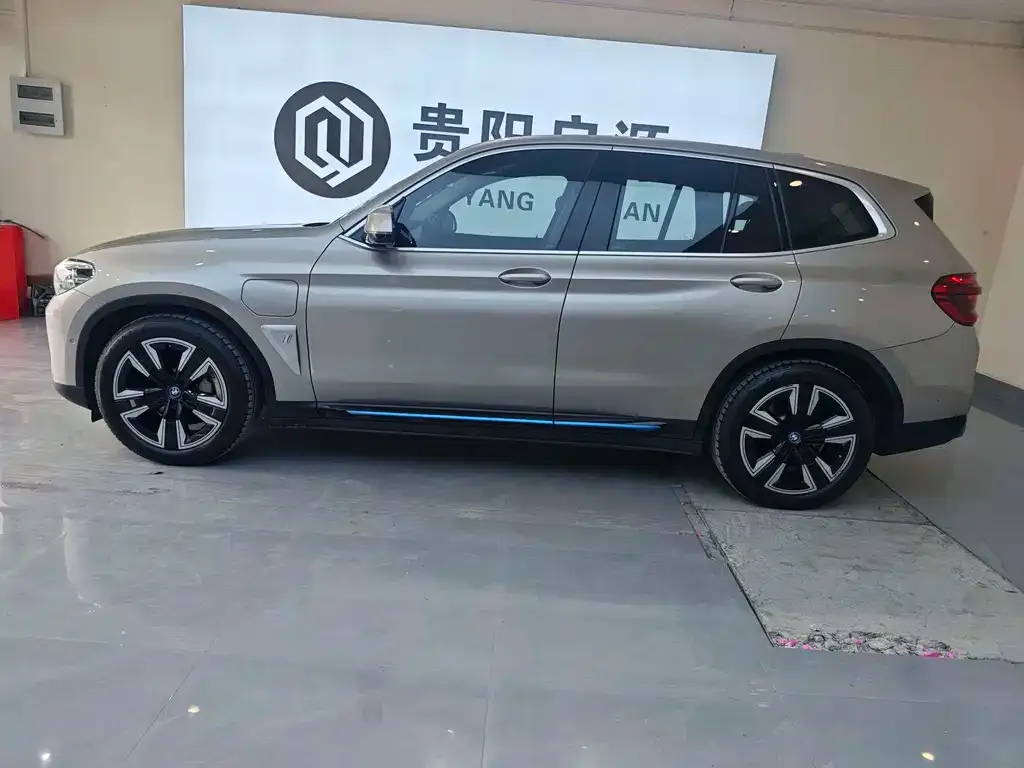 BMW iX3 — фото 2