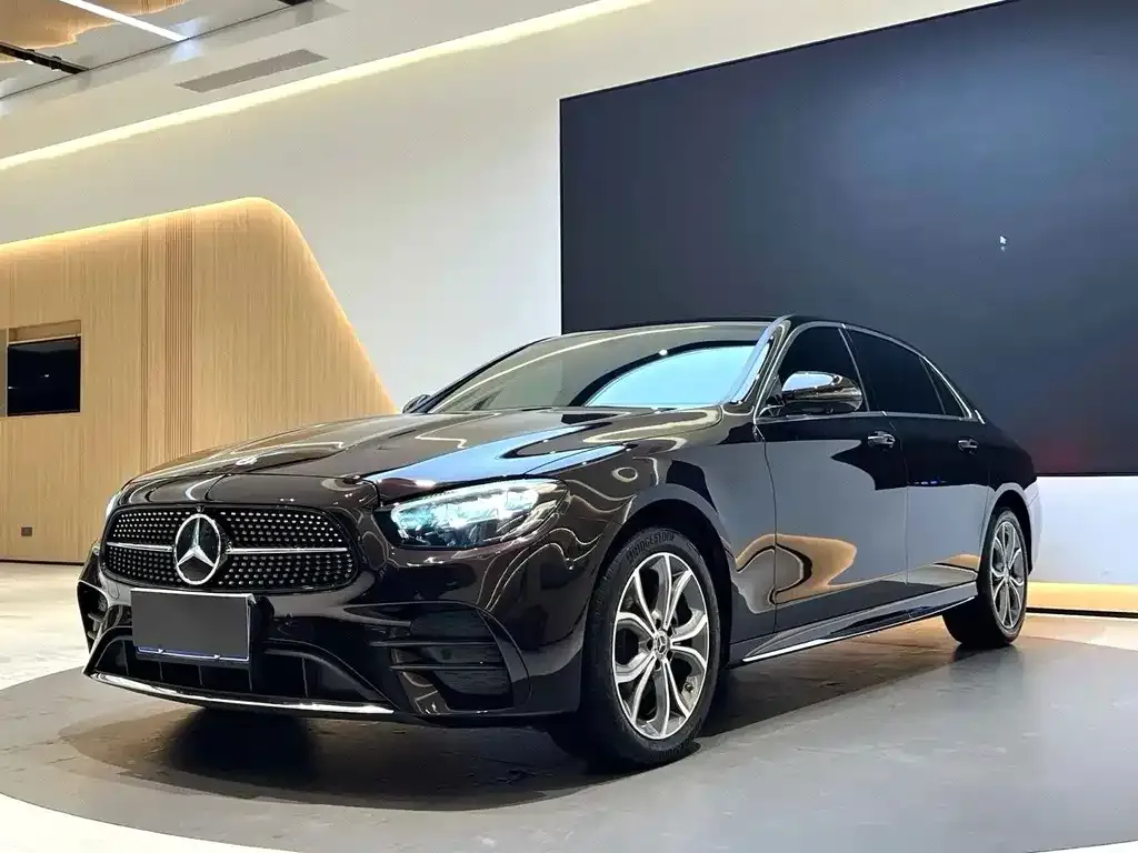 Mercedes-Benz E-Class — фото 1