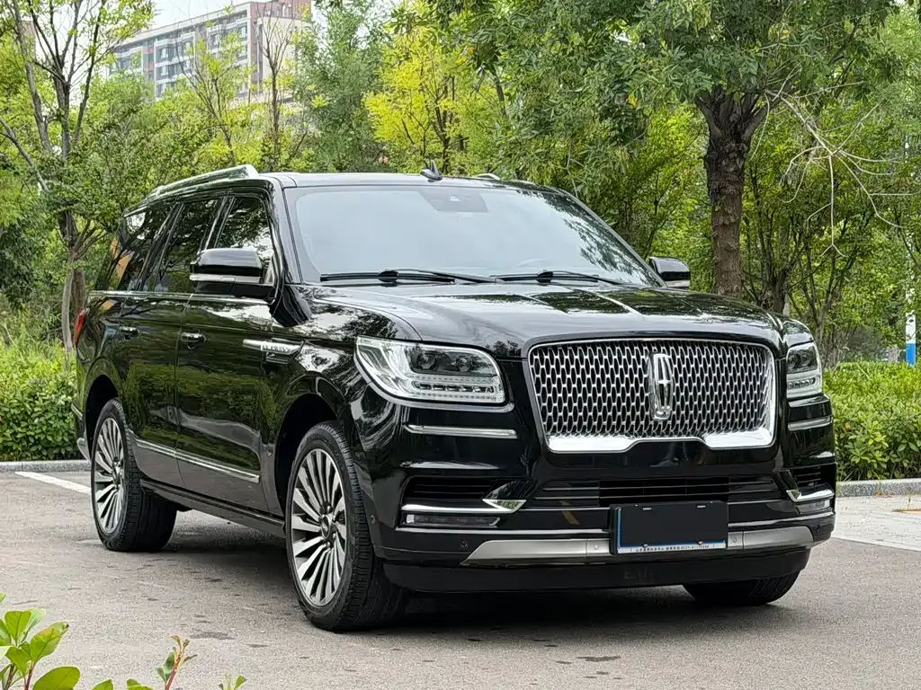 Lincoln Navigator — фото 1