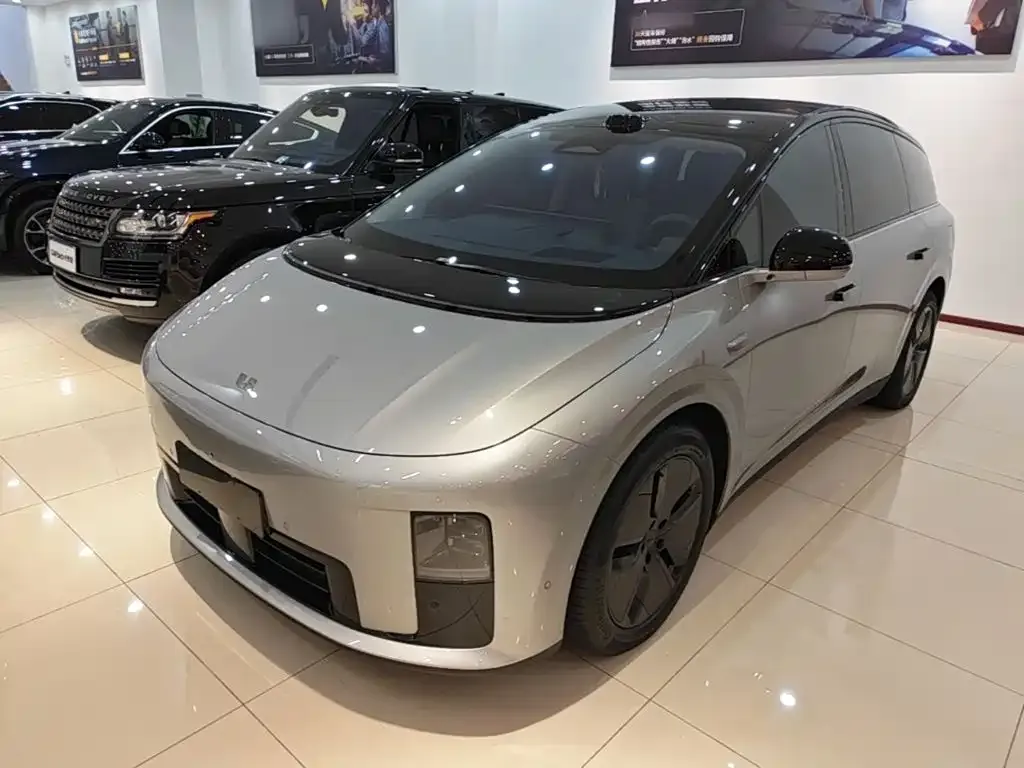 Li Auto i8 — фото 1