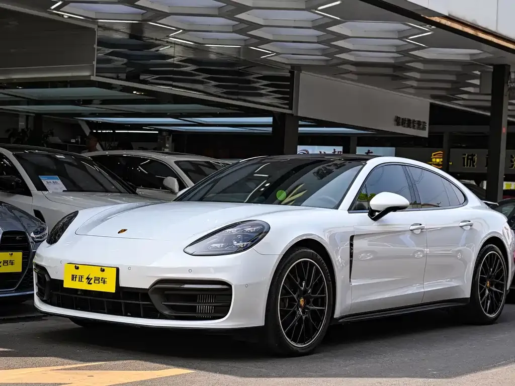 Porsche Panamera — фото 1