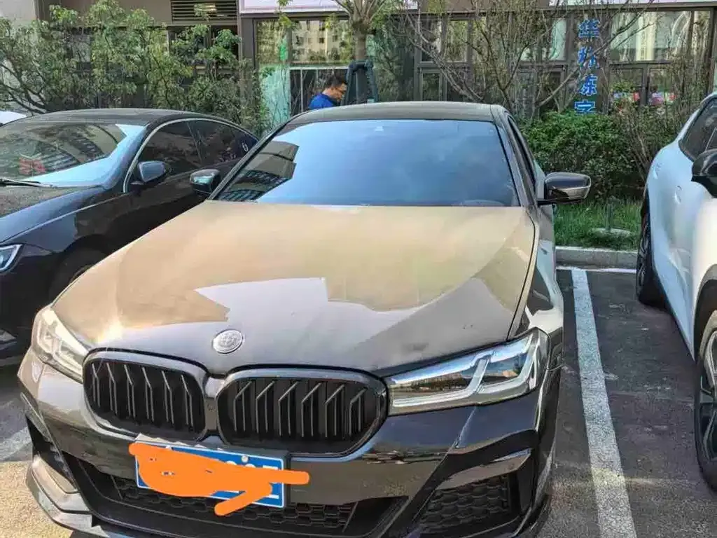 BMW 5 Series — фото 1