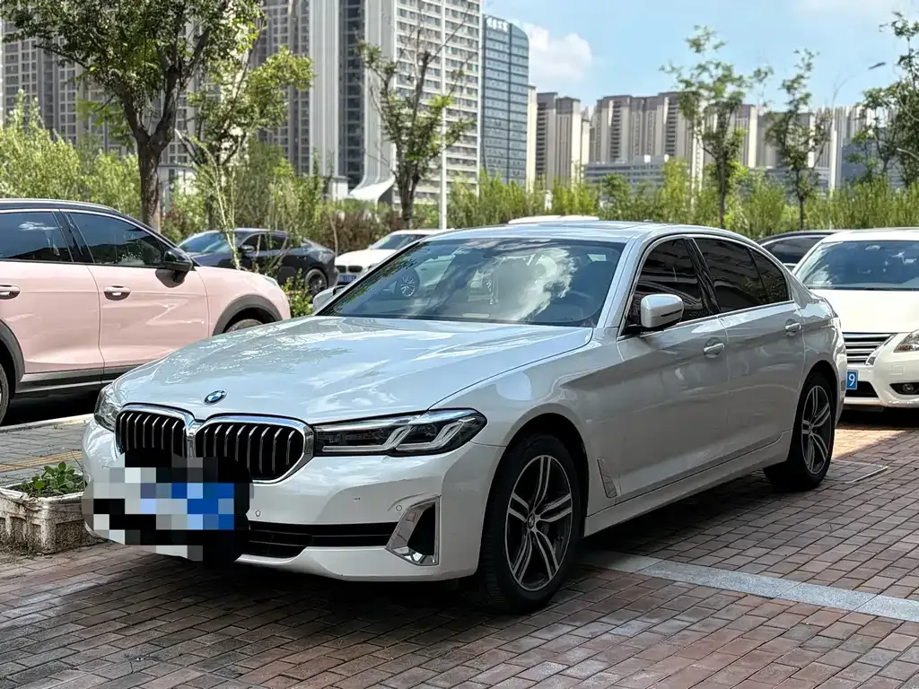 BMW 5 Series — фото 1