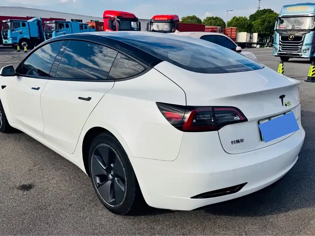 Tesla Model 3 — фото 5