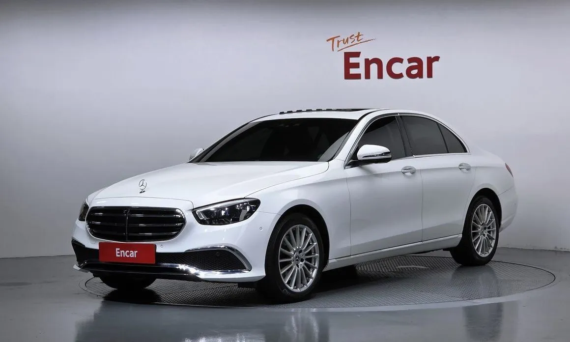Mercedes-Benz E-Class — фото 1