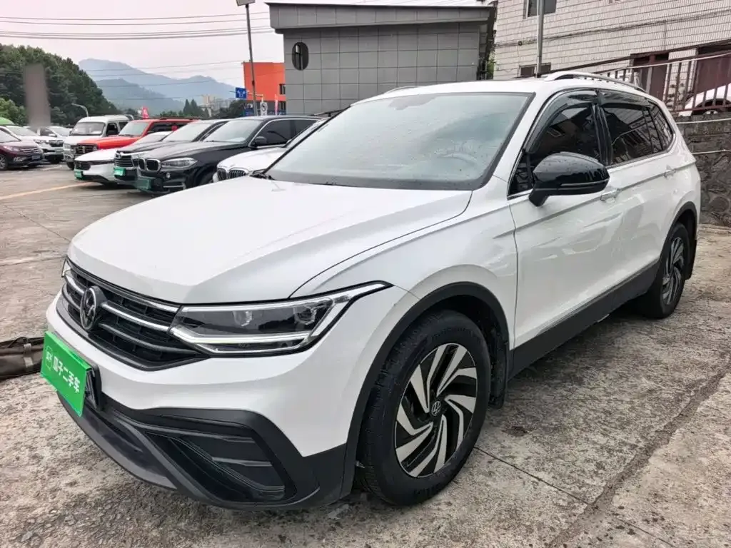 Volkswagen Tiguan L — фото 2